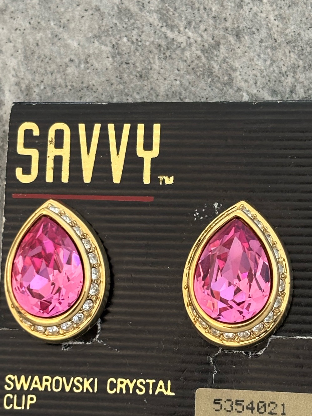SAVVY Gold-Tone Pink Teardrop Crystal Clip Earrings Vntg 1980’s
